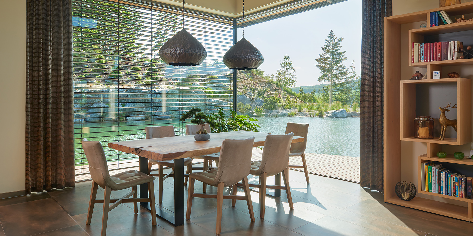 Outdoor blinds: outdoor solar shading for windows